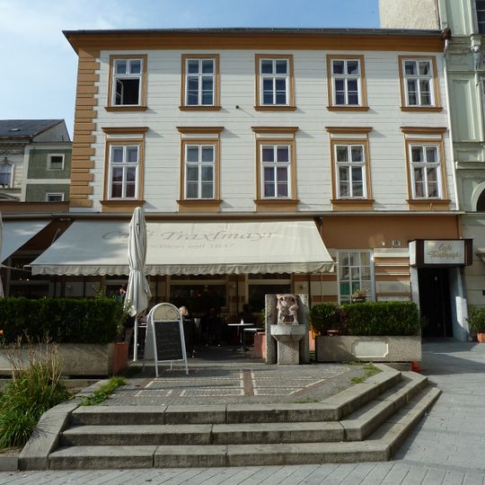 Bürgerhaus, Café Traxlmayr