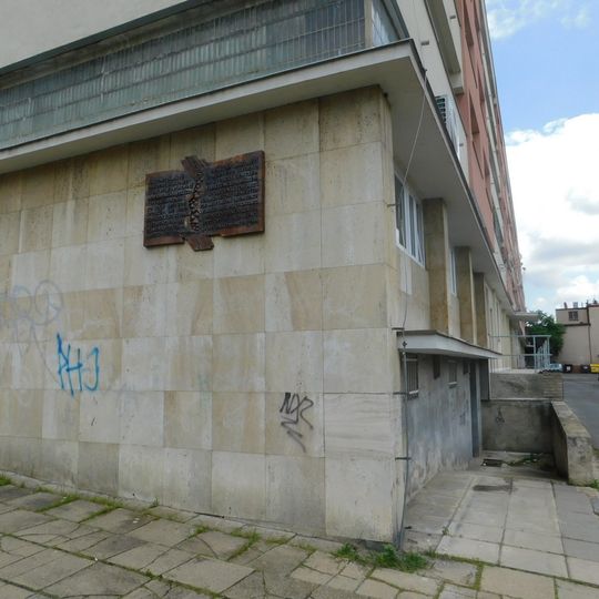 Pamětní deska hostince U modrého hroznu v Mladé Boleslavi