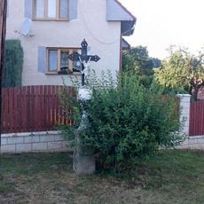 Kříž v Hlivíně u silnice