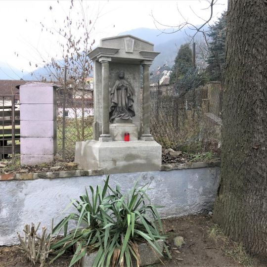 Pomník u silnice 261 v Sebuzíně