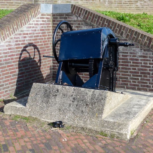 Drie gekoppelde deurenloodsen met scheepshelling