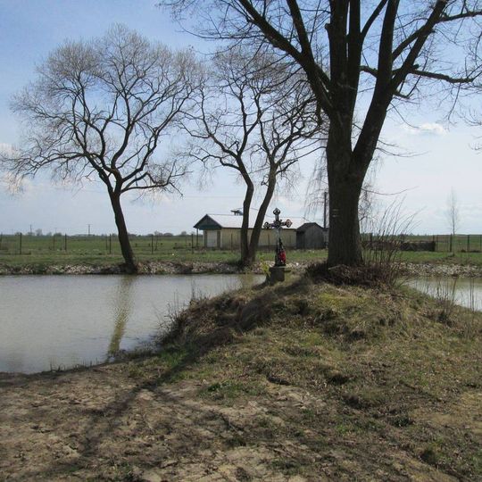 Kříž u Mažic u rybníčku