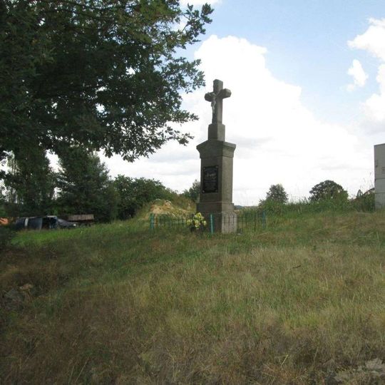 Kříž v Částkovicích u rozcestí