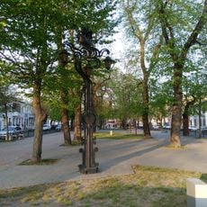 Allee der schmiedeeisernen Laternen