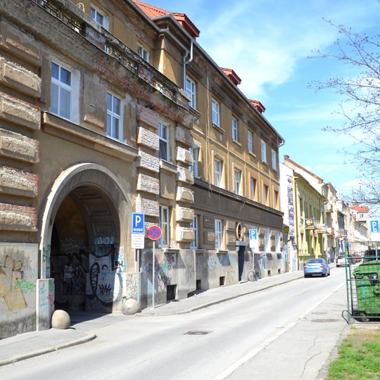 Byty štátnych zamestnancov, dom bytový-sekcia III.
