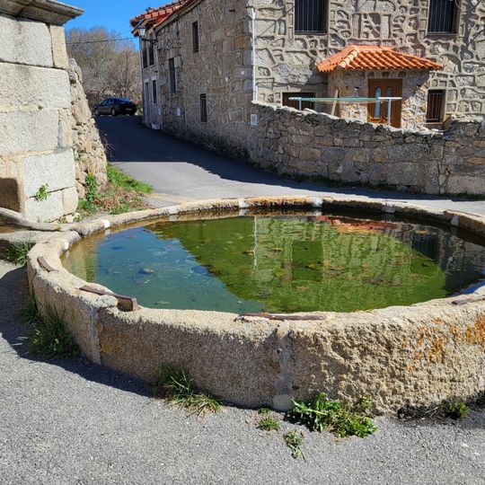Fuente y Pilón circular, Cepeda la Mora