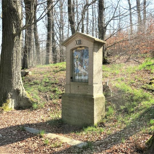 Kaplička XIII. zastavení křížové cesty u Království