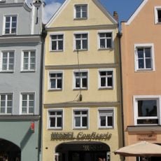 Wohn- und Geschäftshaus