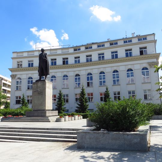 Budynek szkolny przy Alejach Ujazdowskich 28