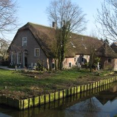 "Hoeve Zonlust" onder rieten wolfdak