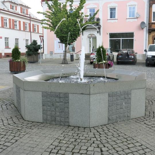 Kašna na Křinickém náměstí v Krásné Lípě