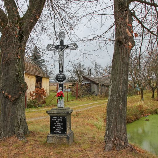 Kříž na východním okraji vsi