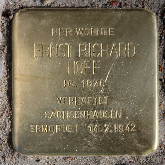 Stolperstein en memoria de Ernst Richard Hoff