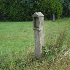 Boží muka u silnice na severním okraji Bukové