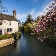 Riverside Cottage  Riverside House