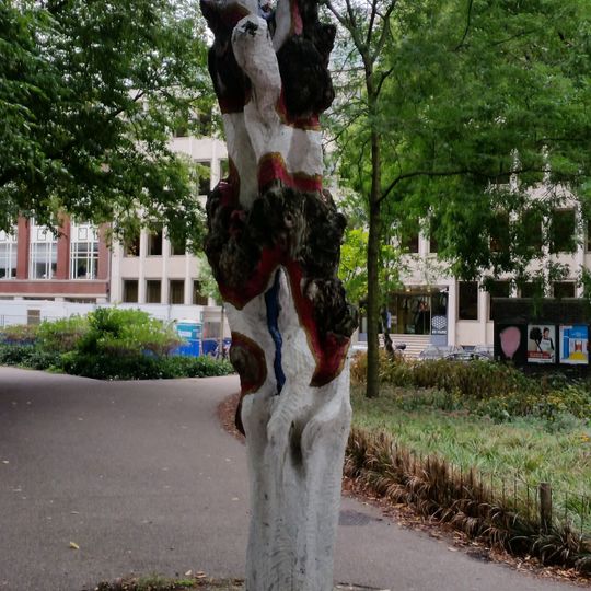 Monument voor de te jong gevallen boom