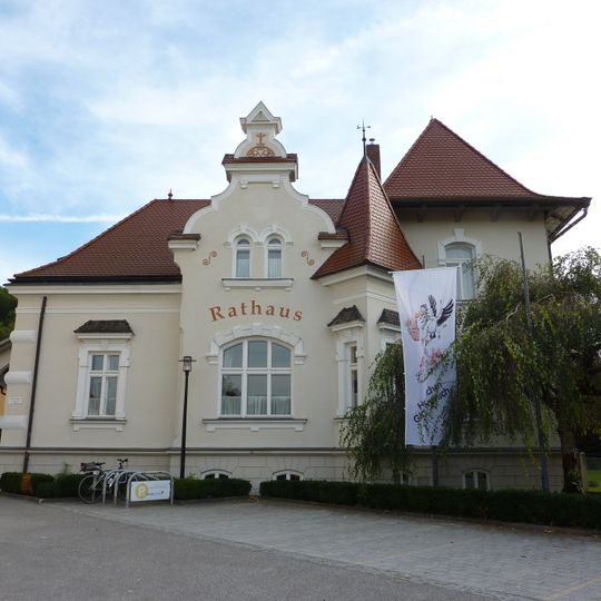 Rathaus, urspr. Villa Podruschka