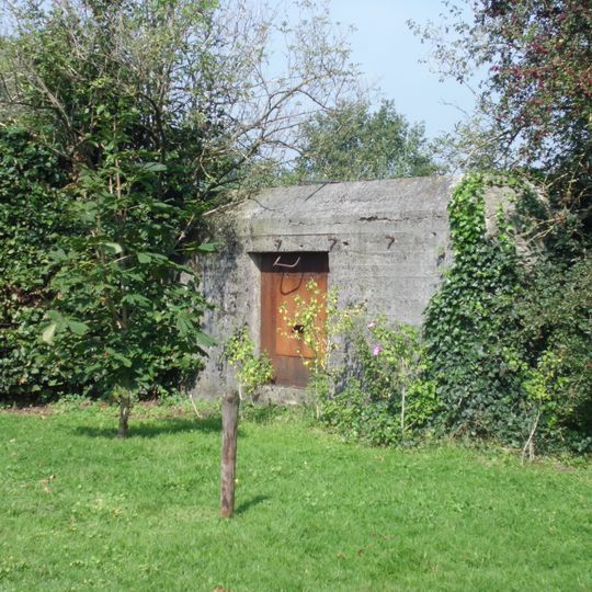 Kazemat GL118 op de liniedijk langs de A12
