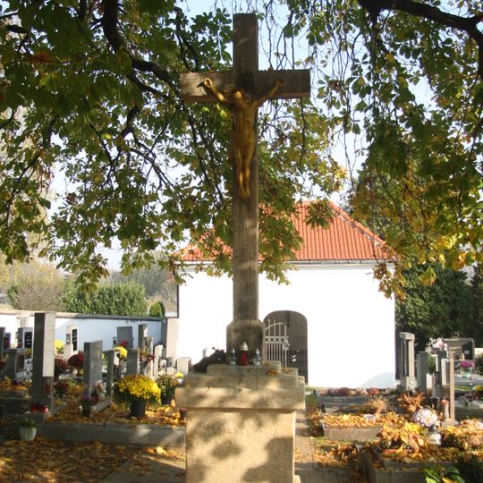 Hřbitovní kříž na hřbitově ve Slivenci
