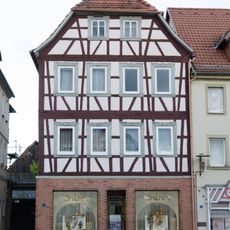 Wohn- und Geschäftshaus