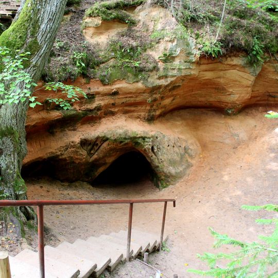 Mazsalacas Velna pagrabs - kulta vieta
