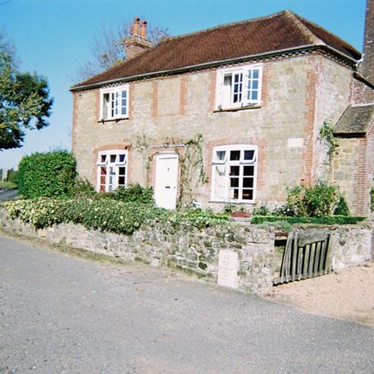Milestone, Station Road, N of Coultershaw bridge