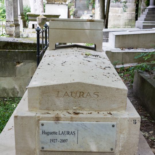 Grave of Lauras