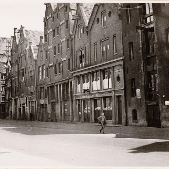 Pakhuis met puntgevel