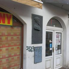 Pamětní deska Ludvíka Kuby na domě Palackého 43/13 v Poděbradech