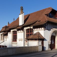 Ancien local communal près du pont
