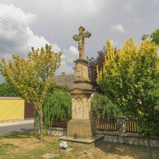 Kříž v Chromči na křižovatce