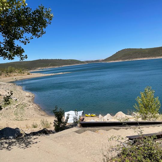 Playa del embalse de Ricobayo