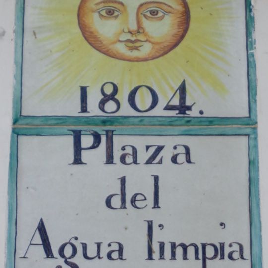 Rótulo de la plaza Agua Limpia