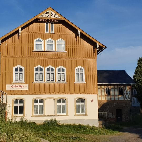 Wohnhaus und Produktionsgebäude sowie Wohnstallhaus eines ehem. Mühlenanwesens Langburkersdorf
