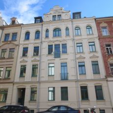 Mietshaus in geschlossener Bebauung Rudolf-Breitscheid-Straße 19