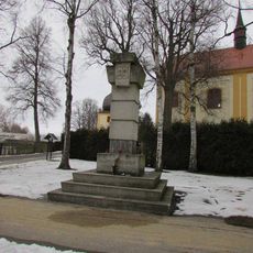 Pomník Obětem 1. světové války před hřbitovem v Počátkách