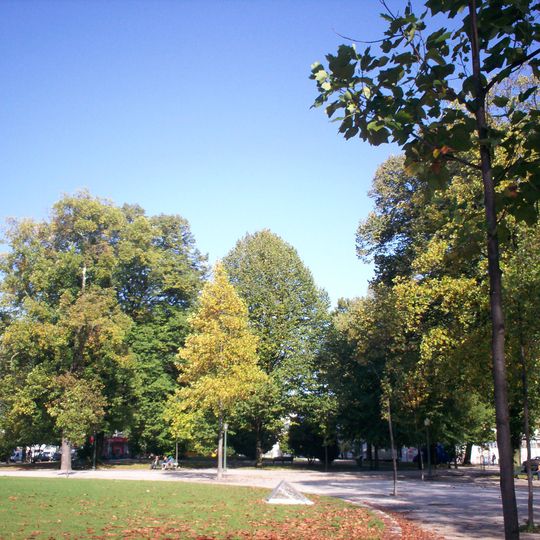 Rotunda da Boavista garden