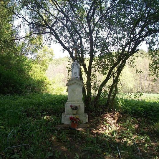 Kříž východně od Klenovic u mlýna