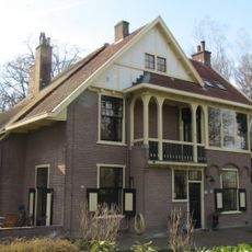 't Huis Empe: koetshuis met schuurtje