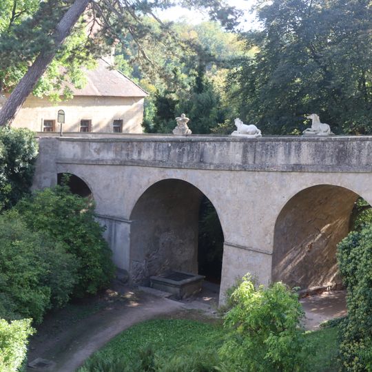 Vstupní most zámku Náměšť nad Oslavou